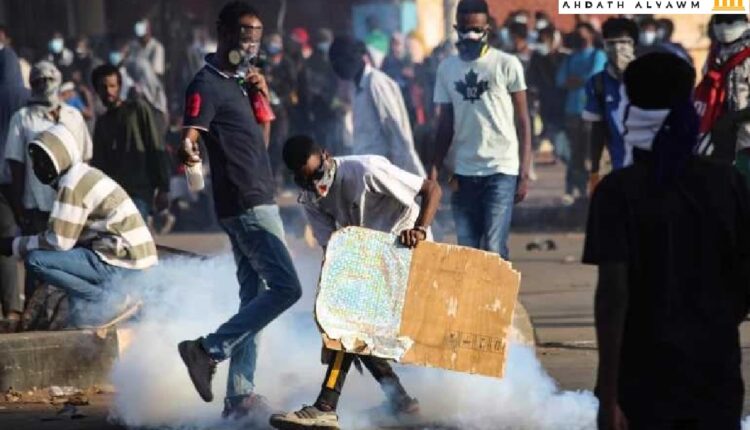 استخدام قوات الأمن السودانية الغاز المسيل للدموع في مظاهرات مناهضة للحكم العسكري في السودان