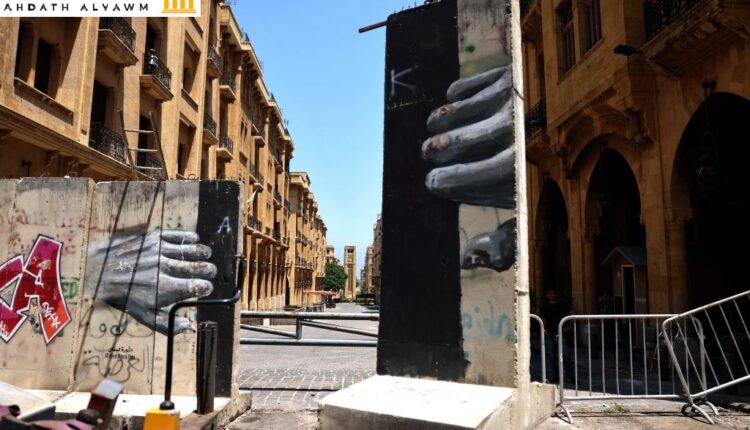 صورة من مقطع فيديو متداول لحادثة تعرض عمال -بينهم لاجئون سوريون وأطفال- للتعذيب والإهانة في لبنان