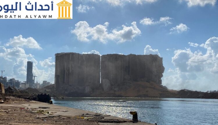 بقايا صوامع الحبوب في مرفأ بيروت. حيث تدمرت الصوامع وتسبب ذلك في أزمة إمدادات غذائية حادة في لبنان.