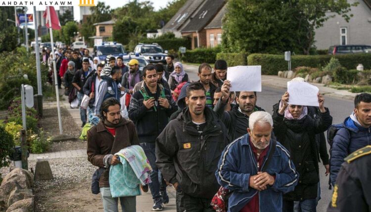 مجموعة من المهاجرين القادمين من الشرق الأوسط مرورًا بألمانيا ثم الدنمارك في محاولة للوصول إلى السويد