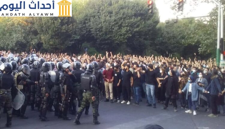 قوات الأمن الإيرانية تمارس القمع بشدة ضد المتظاهرين احتجاجاً على وفاة "مهسا أميني" في الحجز