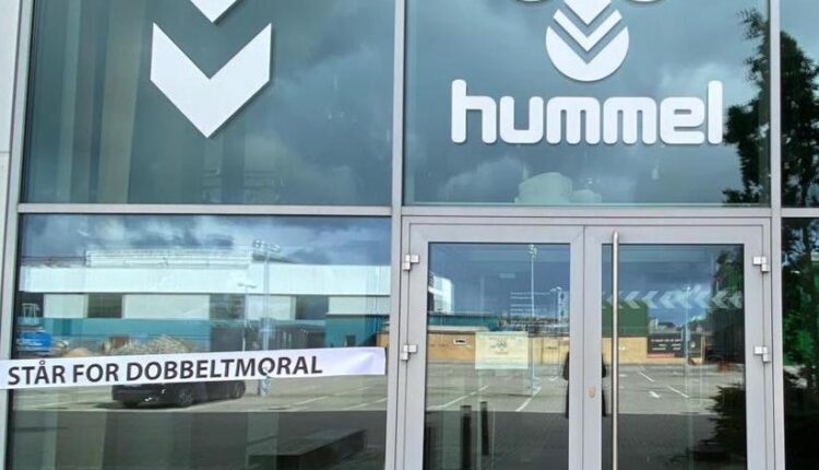 خلال احتجاج لنشطاء: إغلاق مقر شركة دنماركية متورطة بانتهاكات العبودية