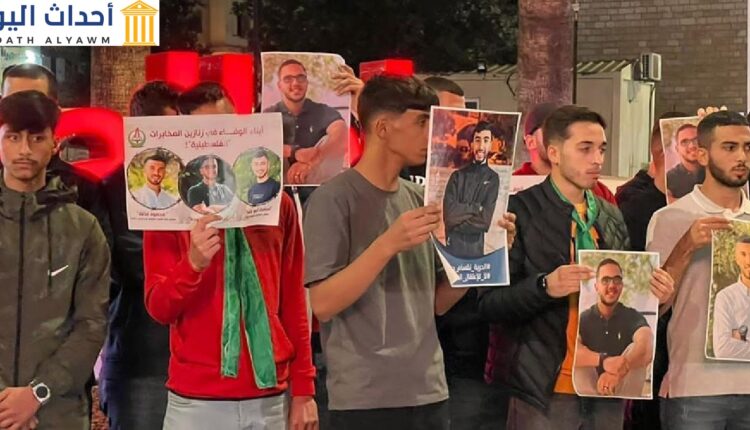 طلاب من جامعة بيرزيت في وقفة احتجاجية للمطالبة بوقف الاعتقالات السياسية وضرورة إطلاق سراح المعتقلين