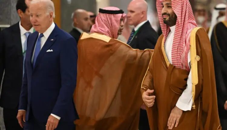 سيمون ستيل، الأمين التنفيذي الجديد لأمانة اتفاقية الأمم المتحدة الإطارية بشأن تغير المناخ، يلقي كلمة في افتتاح مؤتمر COP27