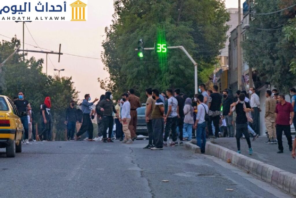 إيرانيون يحتجون في سنندج، عاصمة محافظة كردستان الإيرانية
