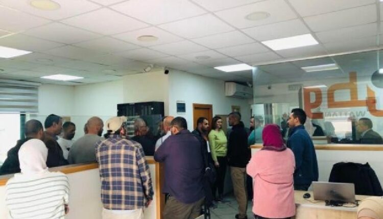 اقتحام مقر شبكة وطن من قبل السلطات الفلسطينية ومنع مؤتمر صحفي بالضفة الغربية