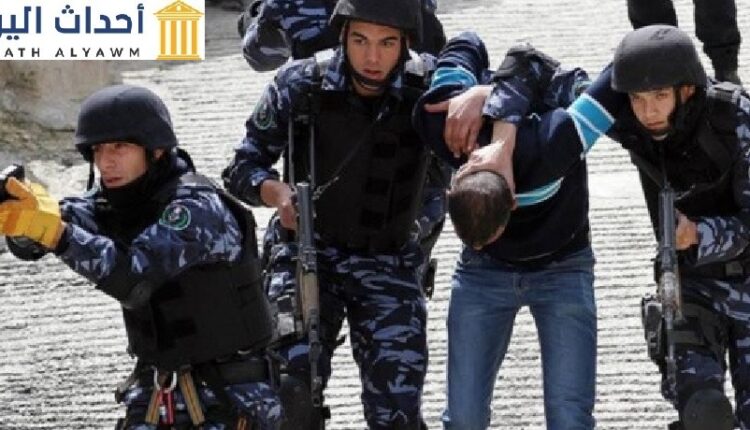 عناصر الأجهزة الأمنية الفلسطينية تعتقل مواطنين فلسطينيين على خلفية حرية الرأي والتعبير