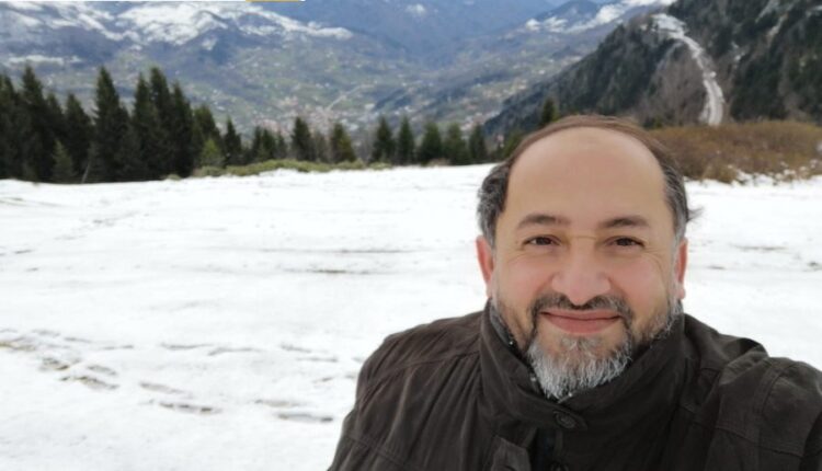 رجل الأعمال الإماراتي وأحد المتهمين في قضية الإمارات 94 " خلف الرميثي"