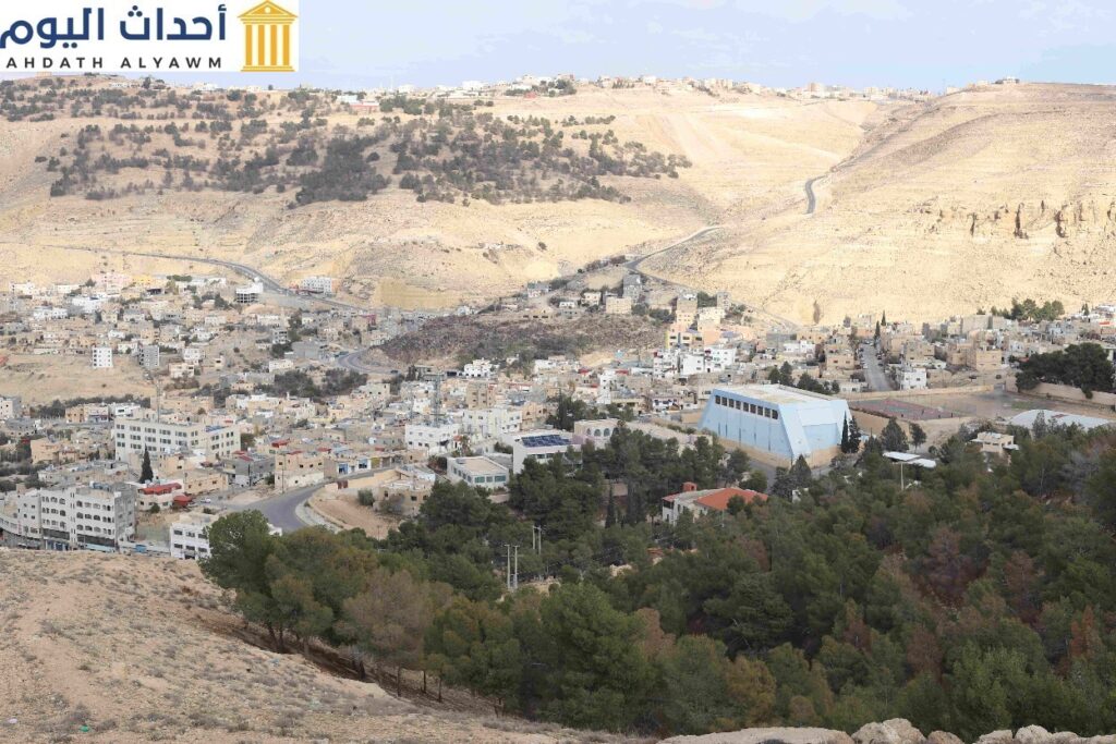 محافظة الطفيلة الأردنية، حيث وجدت "هيومن رايتس ووتش" أن بعض الناس تم استثناؤهم من "برنامج الدعم النقدي الموحد".