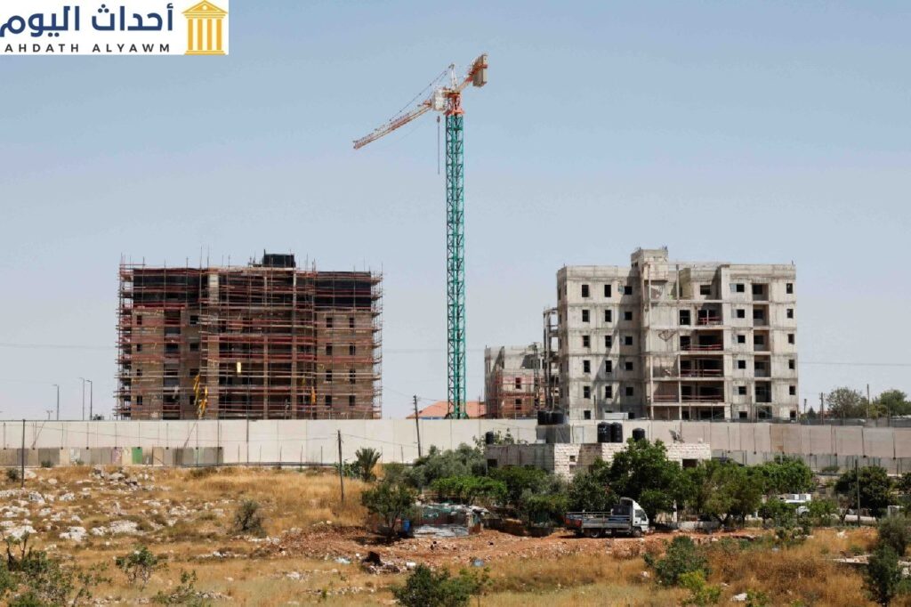 منظر لمستوطنة عوفرا الإسرائيلية بالقرب من بلدة ترمسعيا الفلسطينية حيث أضرم المستوطنون النار في المنازل في الضفة الغربية التي تحتلها إسرائيل