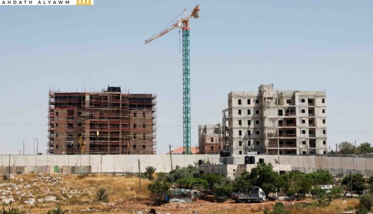 منظر لمستوطنة عوفرا الإسرائيلية بالقرب من بلدة ترمسعيا الفلسطينية حيث أضرم المستوطنون النار في المنازل في الضفة الغربية التي تحتلها إسرائيل