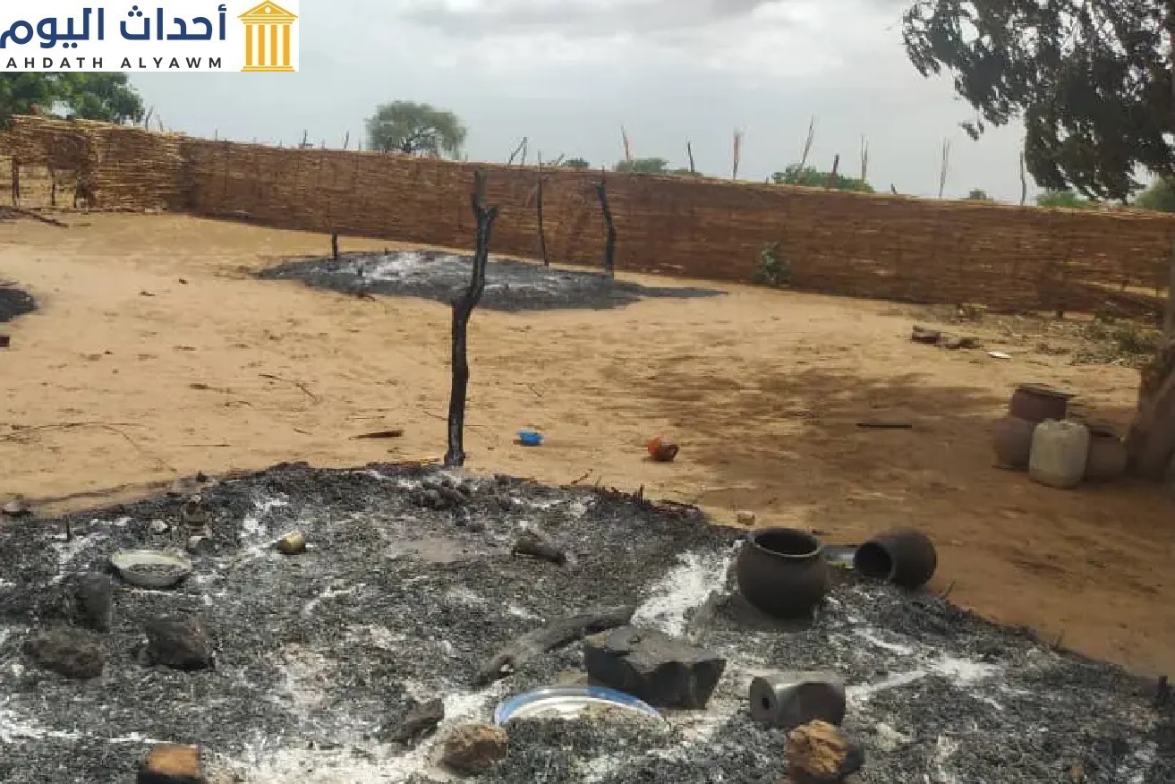 مسكن محروق في مستري، ولاية غرب دارفور، السودان، إثر هجوم 28 مايو/أيار
