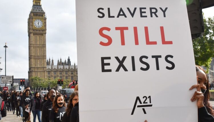 تصعيد مذهل: تقارير العبودية الحديثة ترتفع في صناعة الرعاية في المملكة المتحدة