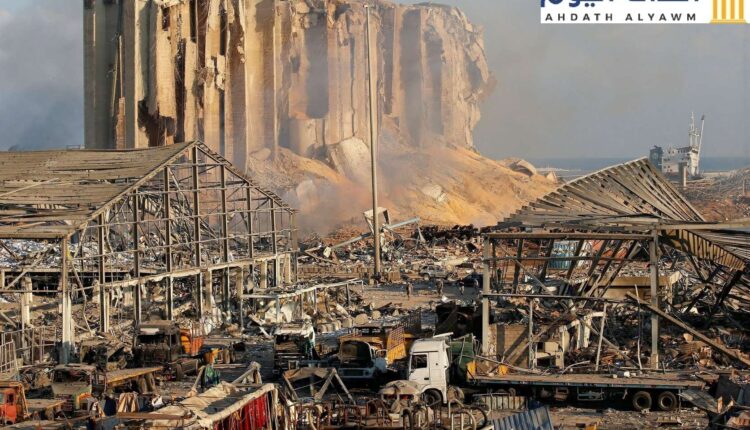 آثار الدمار الهائل الذي تسبب فيه انفجار مرفأ بيروت