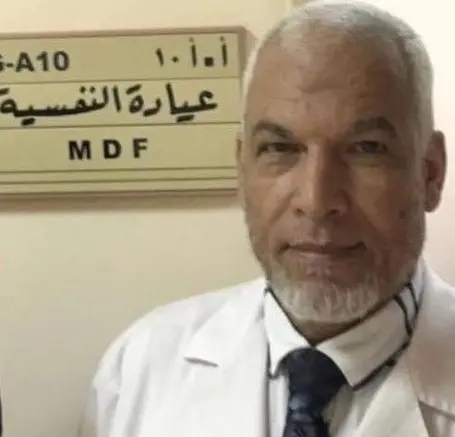الطبيب المصري صبري شلبي (66 عاما) - طبيب نفسي، في مديرية الصحة العامة بتبوك في شمال غرب السعودية من 2006 حتى 2019