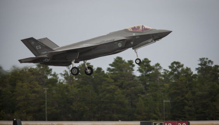 اختبار الطائرة الأمريكية F-35A "Lightning" في قاعدة إيجلين الجوية الأمريكية، إيجلين
