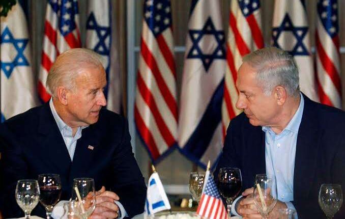 الرئيس الإمركي "جو بايدن" ورئيس الوزراء الإسرائيلي "بنيامين نتنياهو" في حديث معاً