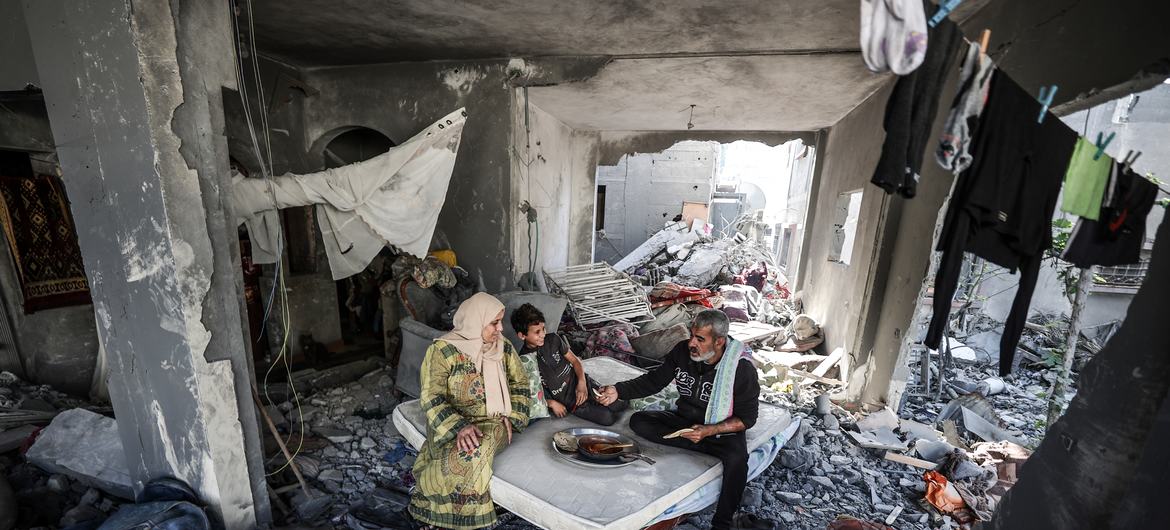 الوضع الكارثي الذي يعيشه سكان قطاغ غزة إبان الحرب التي تشنها القوات الإسرائيلية على القطاع
