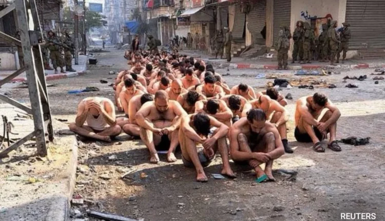 مشهدًا مؤلمًا حيث تم تجريد هؤلاء الأفراد من ملابسهم الداخلية فقط، وركعوا على الأرض، وتعرضوا للإهانة تحت أعين الجنود الإسرائيليين