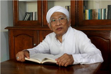 المسن الإندونيسي "أبوليناريس دارماوان" (74 عام)