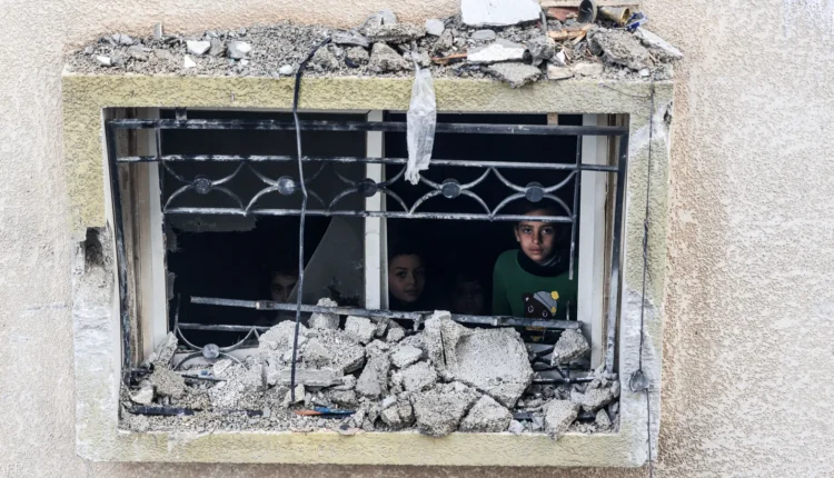 أطفال مختبئون في رفح