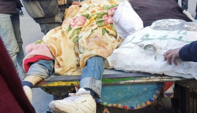 انتظارهم إمدادات إنسانية