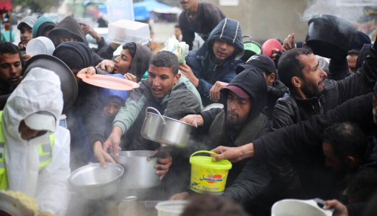 وفاة طفلين ومسن خلال 24 ساعة.. معدل الوفيات جراء الجوع وسوء التغذية يرتفع بشكل مخيف في غزة