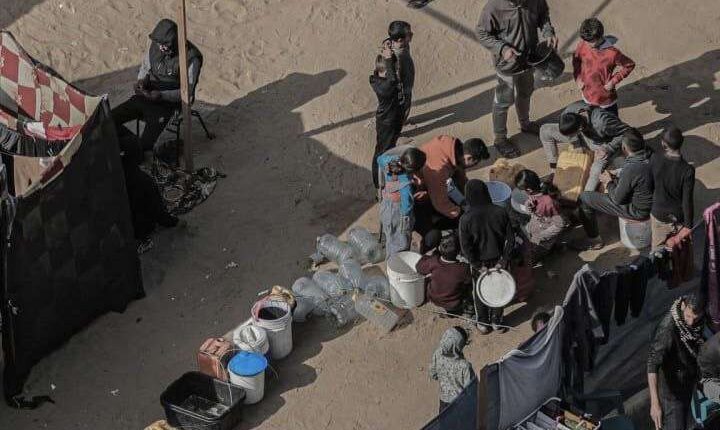 توثيق حقوقي: إسرائيل لا تزال تعرقل إدخال وتوزيع الإمدادات إلى غزة