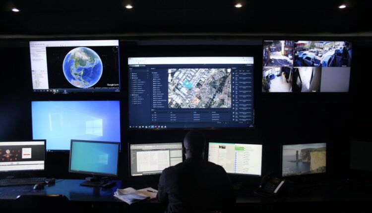 القمع العابر للحدود: أداة تُوسِّع قدرات الحكومات الاستبدادية