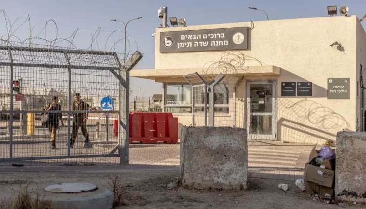 أسرى فلسطينيون لدى إسرائيل يواجهون معاملة غير إنسانية ترقى لجرائم حرب