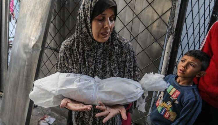 غزة: الوجه الأكثر دموية لجريمة الإبادة الجماعية.. إسرائيل قتلت 2100 رضيع فلسطيني