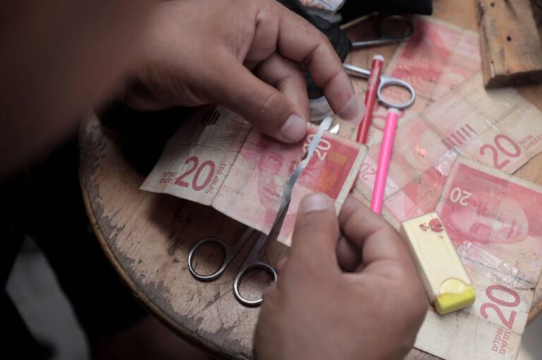 gaza money