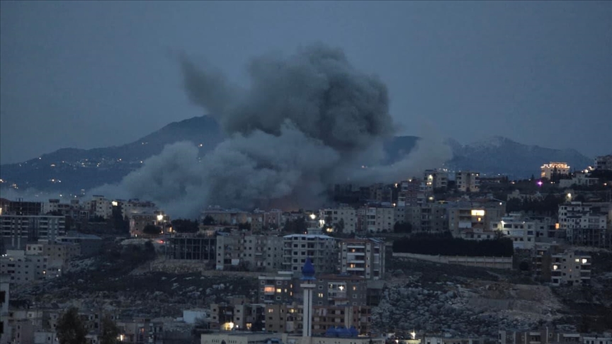 إسرائيل تغير على بلدة وتنفذ تفجيرا في أخرى جنوبي لبنان