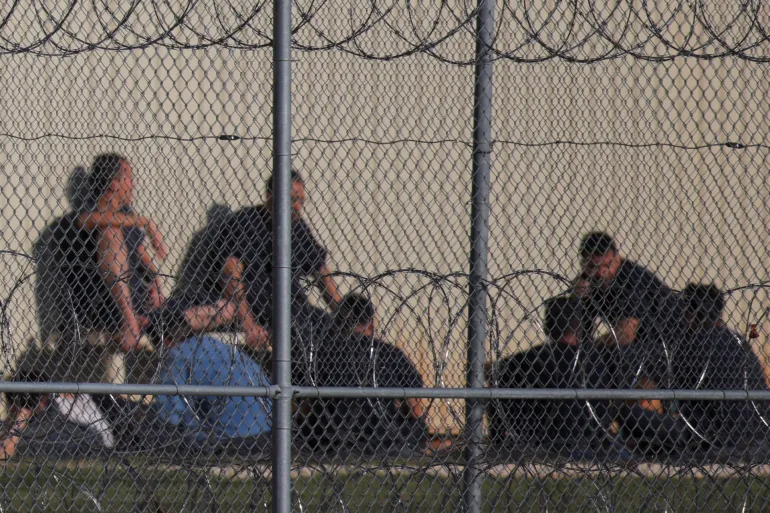 في اليوم العالمي للمرأة.. “رايتس ووتش” تدعو لحماية المهاجرات في مراكز احتجاز أمريكية