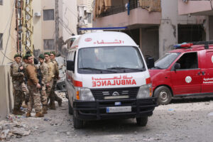 مقتل مسعف بالصليب الأحمر بغارة إسرائيلية على لبنان