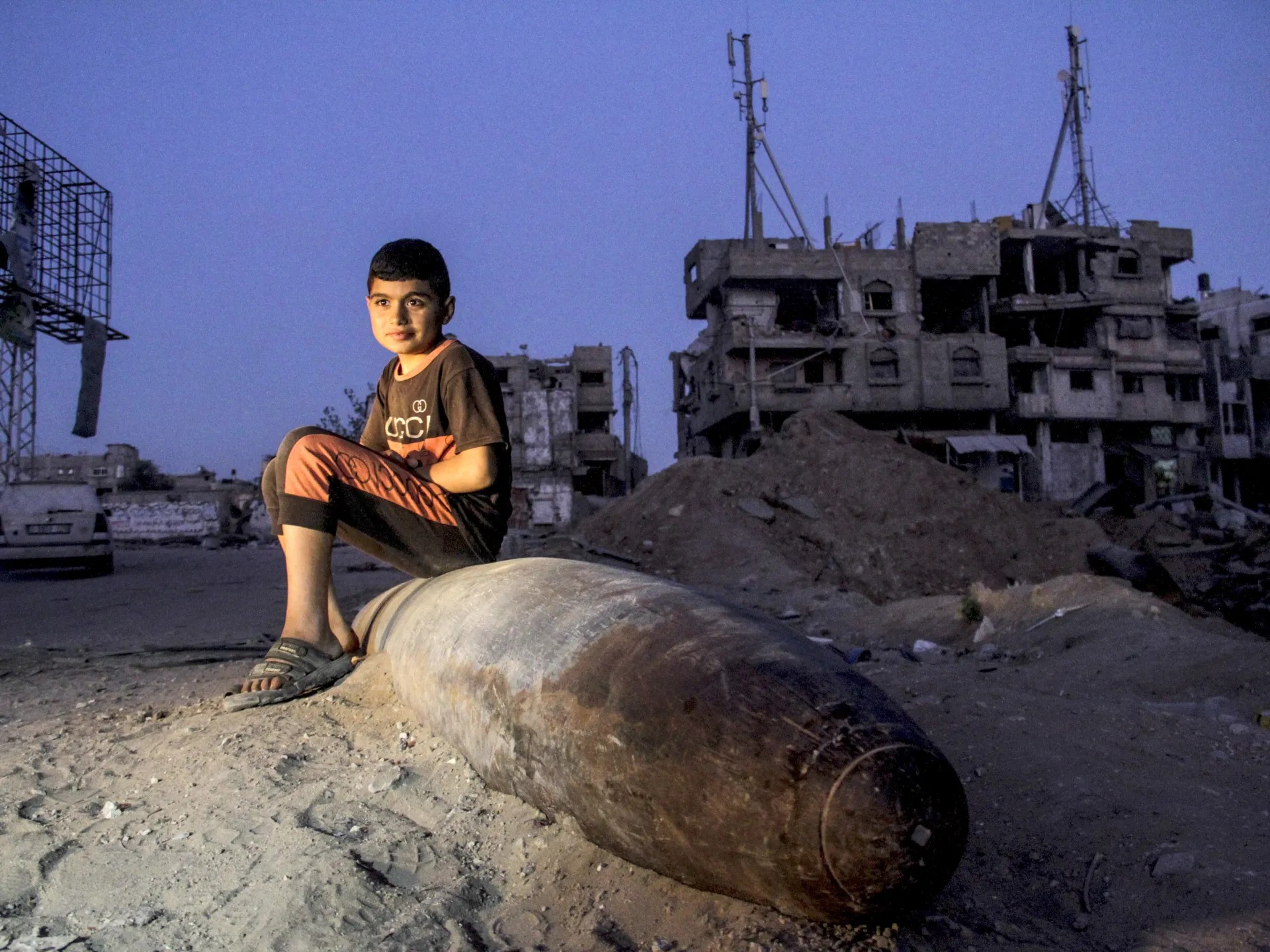 مركز حقوقي: الذخائر غير المنفجرة تهدد حياة السكان في غزة