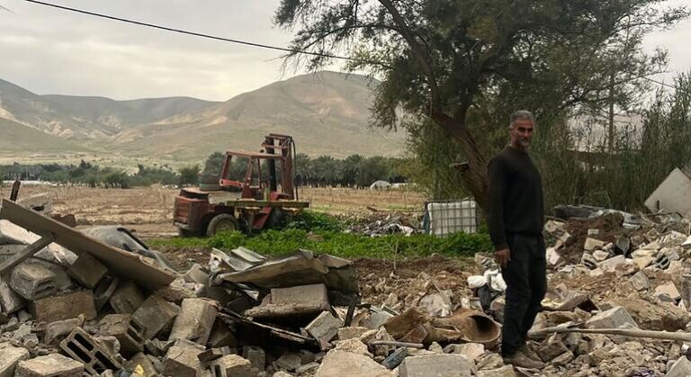الأمم المتحدة: مستوطنون يحاصرون ثلاث أسر فلسطينية في قصرة ويقطعون عنها الماء والكهرباء
