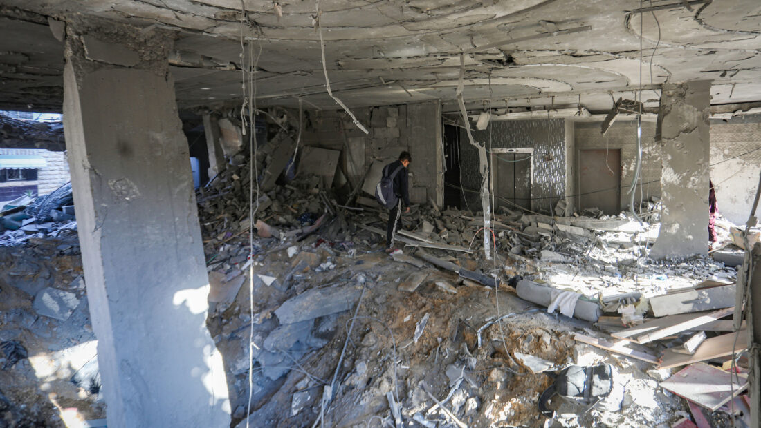 المركز الفلسطيني لحقوق الإنسان: قوات الاحتلال تقتل 16 فلسطينياً بينهم ست نساء وطفل في غزة خلال هجمات متواصلة