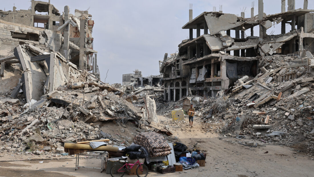 قوات الاحتلال تقتل 18 فلسطينياً في غزة وتواصل تدمير المنازل